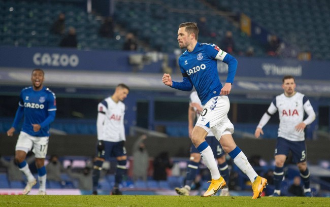 米体：蓝军领跑多纳鲁马争夺战，曼市双雄和皇马、拜仁也有意.